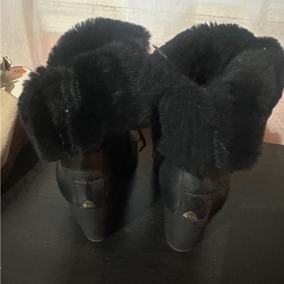 UGG boots size 9.5 - Picture 4 of 4